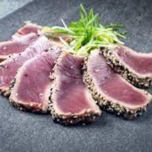 Le Tataki de thon au miel, teriyaki, sésame/poivre et baies rouges